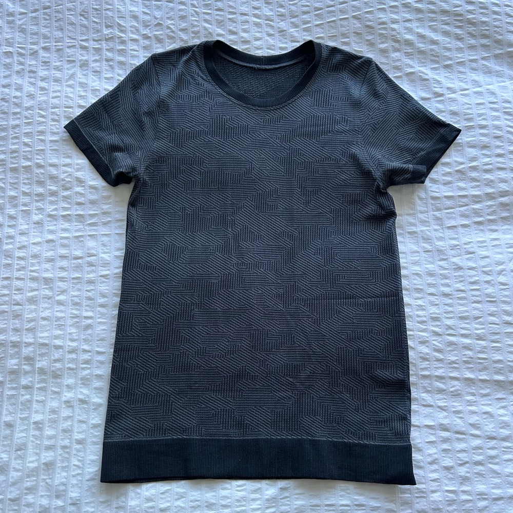 Lululemon  Swiftly Breathe Short Sleeve Camo Vented Camo Black/Asphalt Grey Sz 6 - Picture 7 of 7
